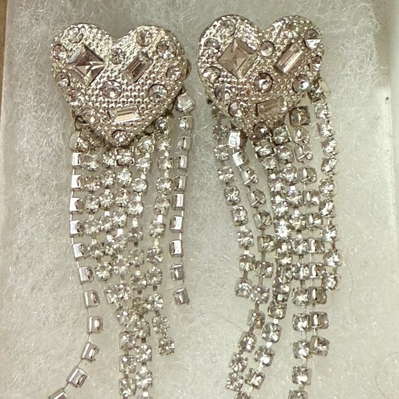 Elegant Silver Heart Dangle Fashion Earrings - Picture 1 of 2
